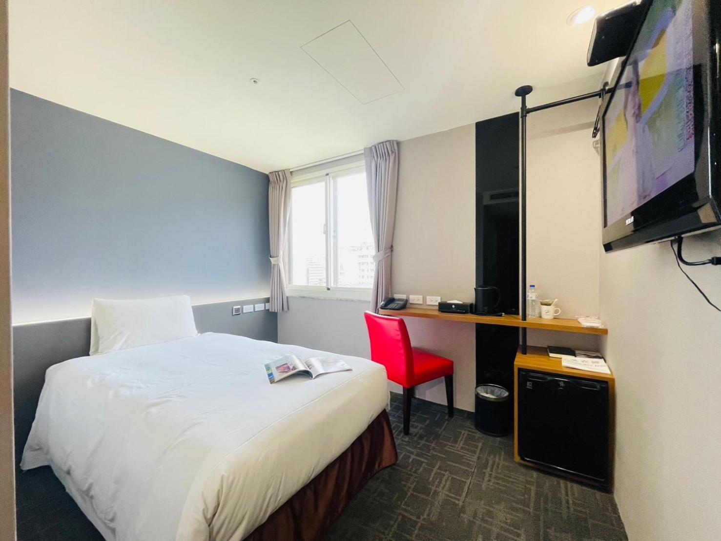 Hotel Leisure 台中輕行旅 Taichung Exterior foto