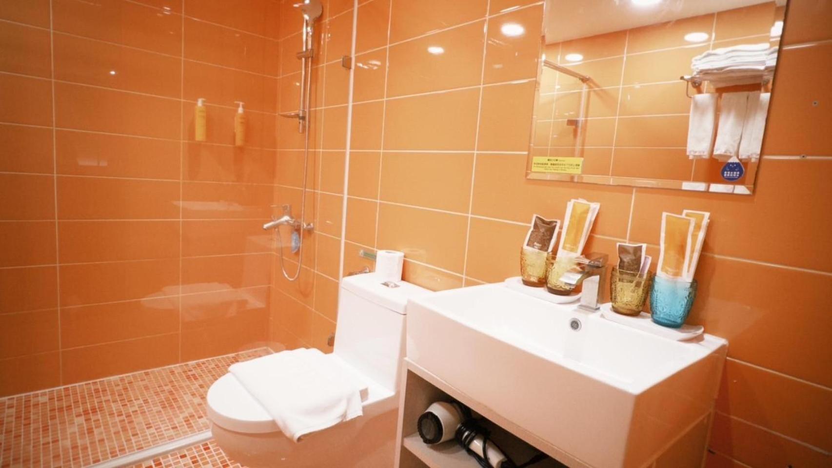 Hotel Leisure 台中輕行旅 Taichung Exterior foto