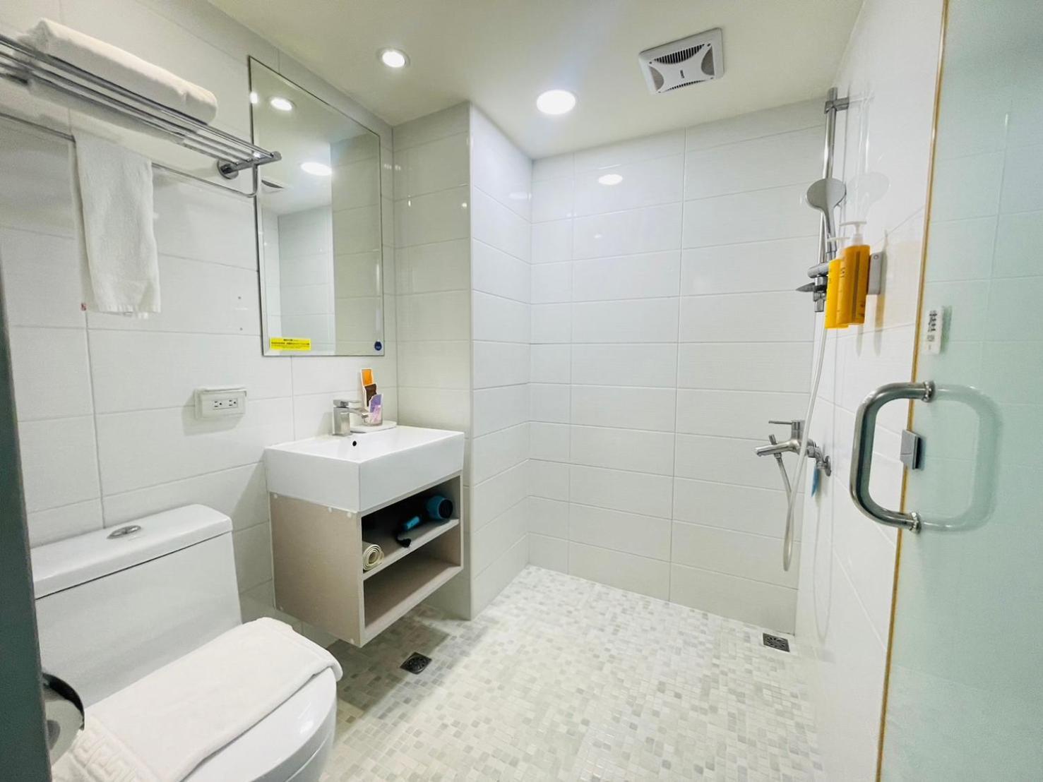 Hotel Leisure 台中輕行旅 Taichung Exterior foto