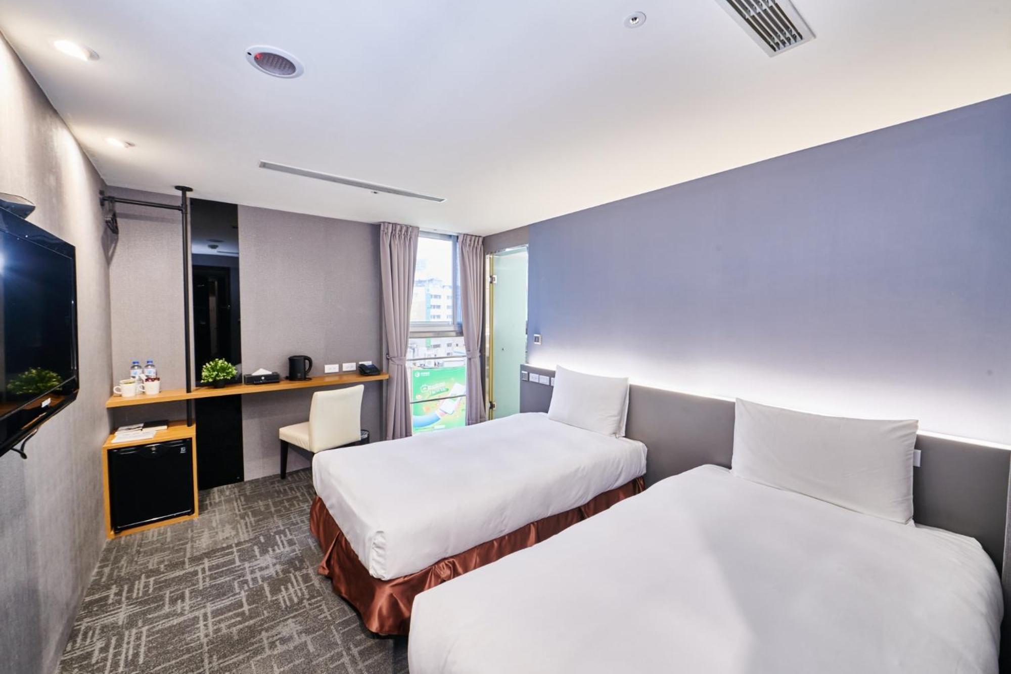 Hotel Leisure 台中輕行旅 Taichung Exterior foto