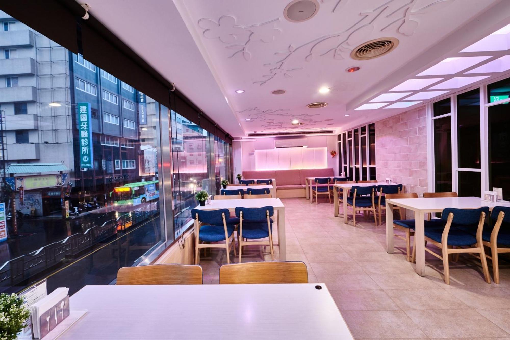 Hotel Leisure 台中輕行旅 Taichung Exterior foto