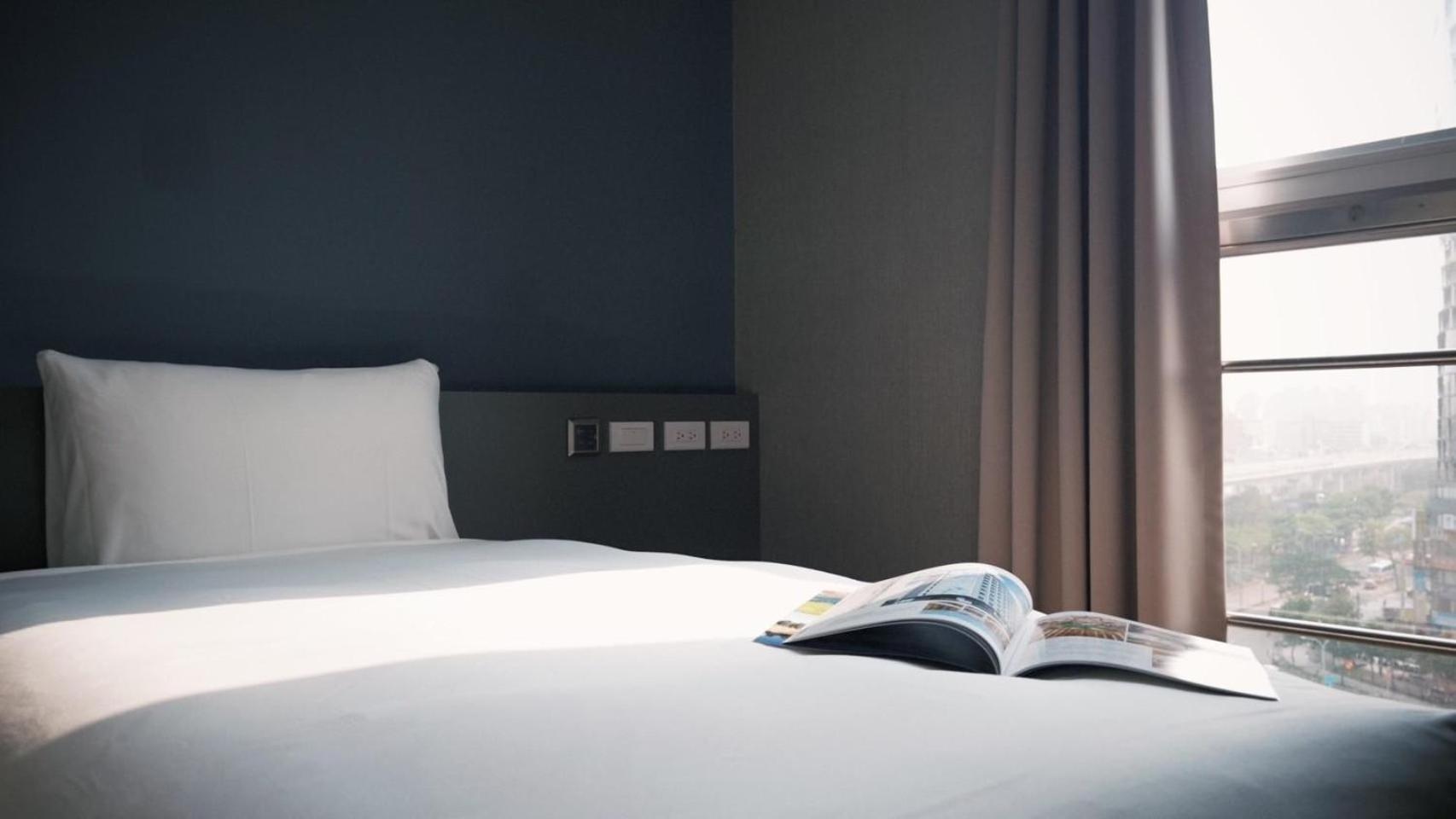 Hotel Leisure 台中輕行旅 Taichung Exterior foto