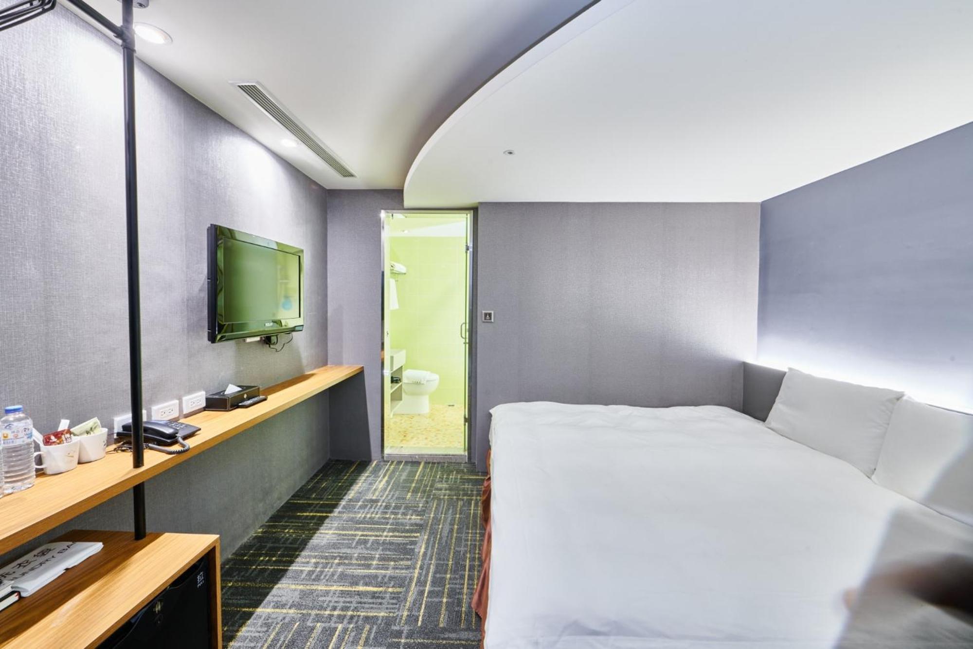 Hotel Leisure 台中輕行旅 Taichung Exterior foto