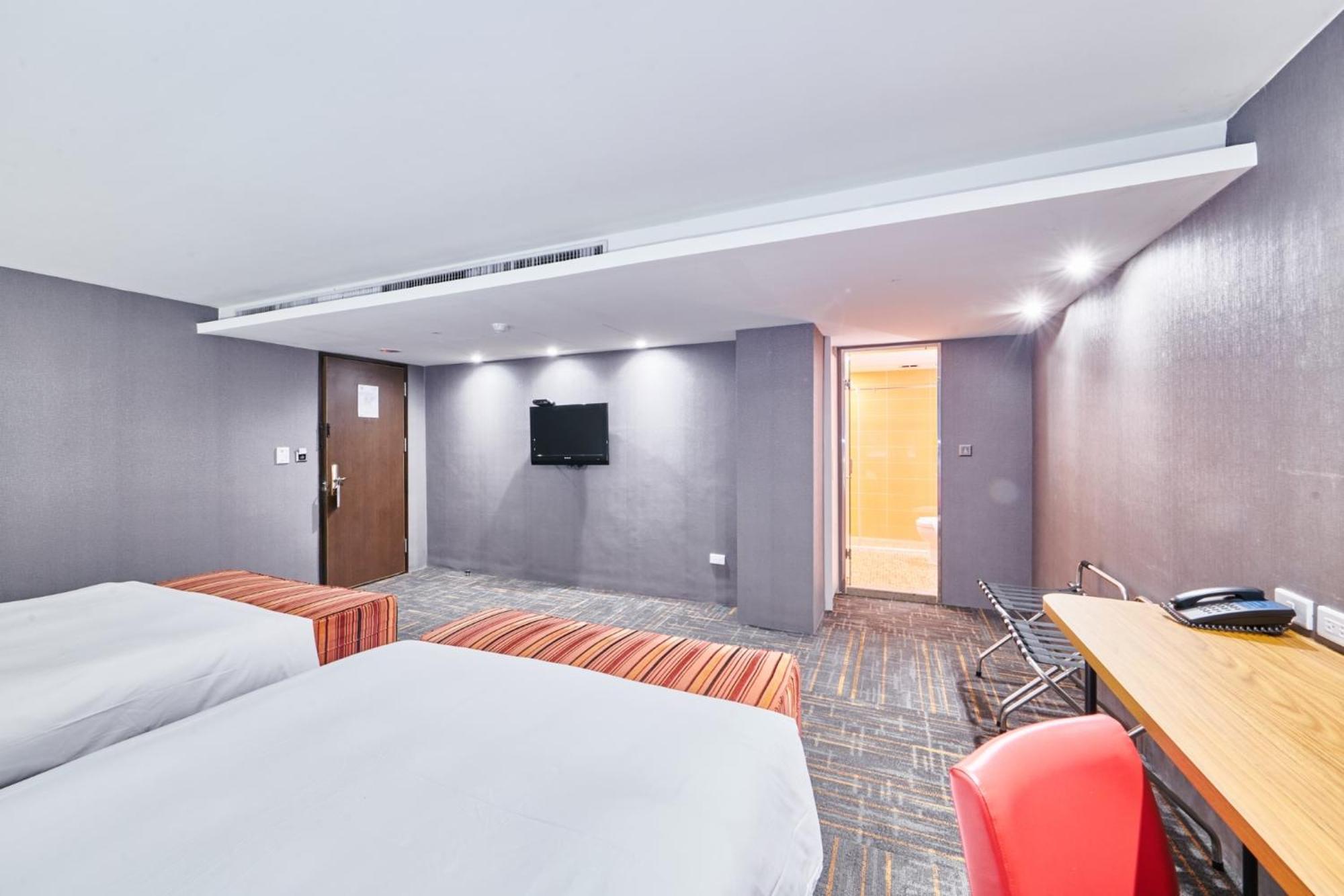Hotel Leisure 台中輕行旅 Taichung Exterior foto