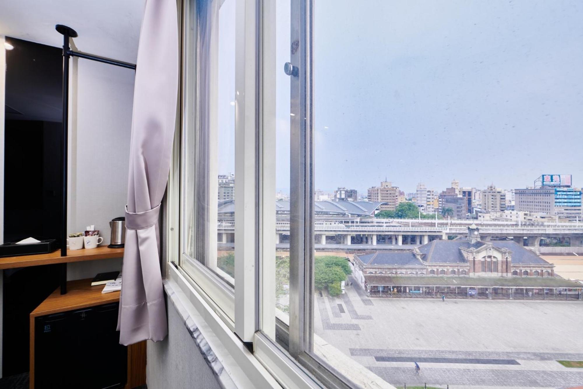 Hotel Leisure 台中輕行旅 Taichung Exterior foto
