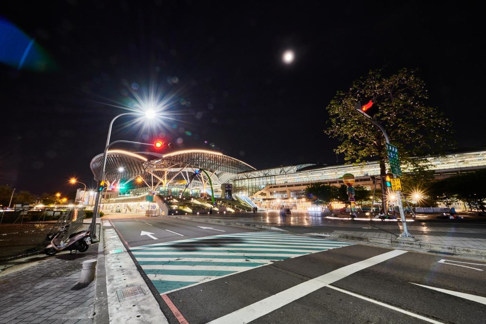 Hotel Leisure 台中輕行旅 Taichung Exterior foto