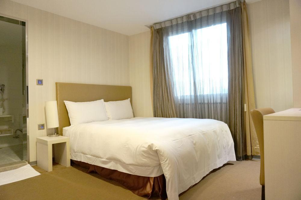 Hotel Leisure 台中輕行旅 Taichung Exterior foto