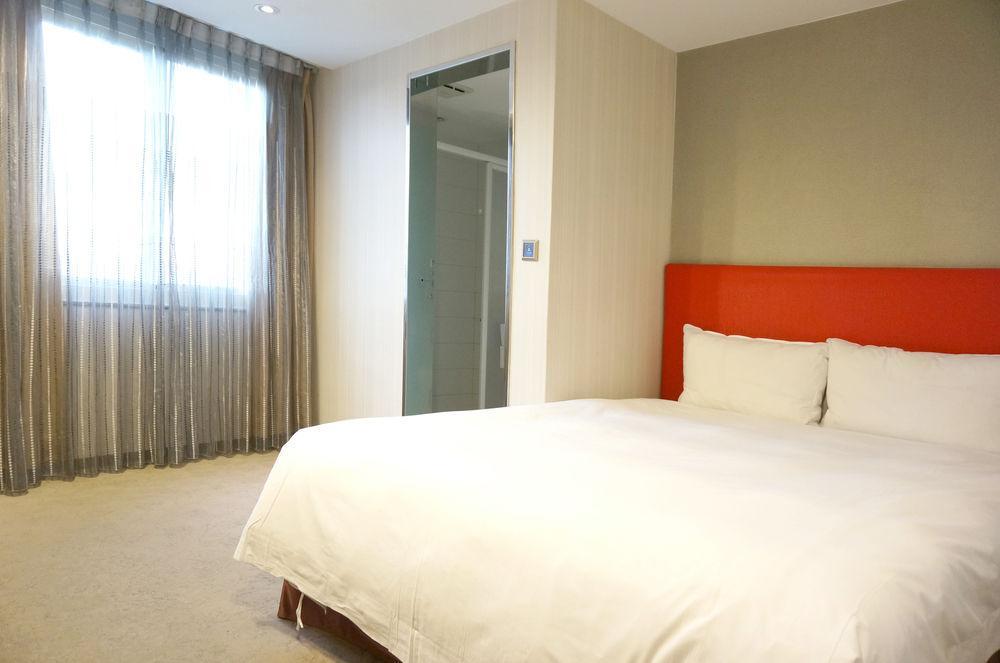 Hotel Leisure 台中輕行旅 Taichung Exterior foto