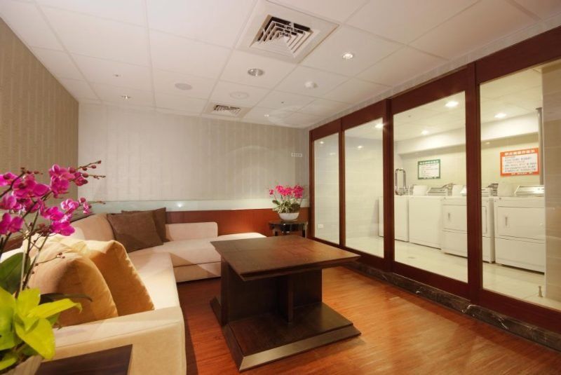 Hotel Leisure 台中輕行旅 Taichung Exterior foto