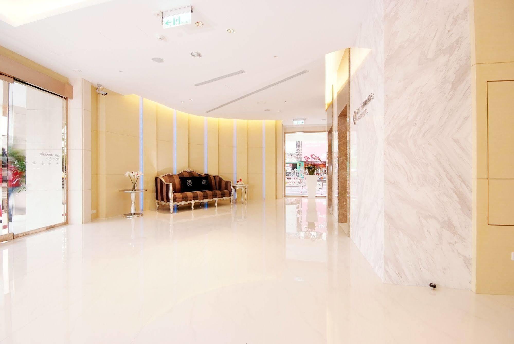 Hotel Leisure 台中輕行旅 Taichung Exterior foto