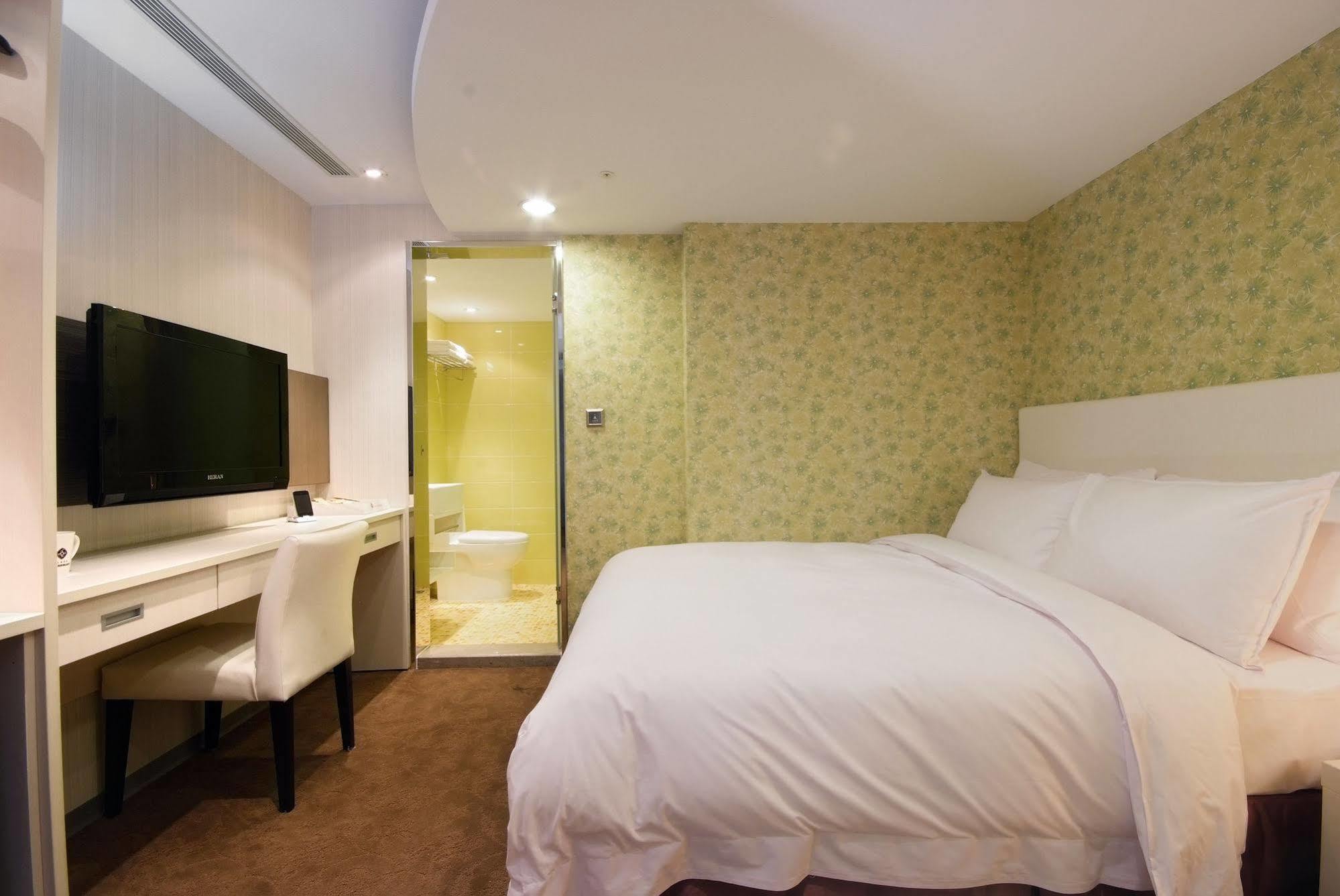 Hotel Leisure 台中輕行旅 Taichung Exterior foto