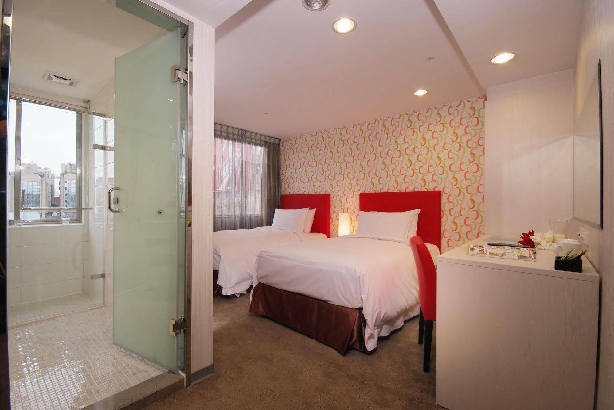 Hotel Leisure 台中輕行旅 Taichung Exterior foto