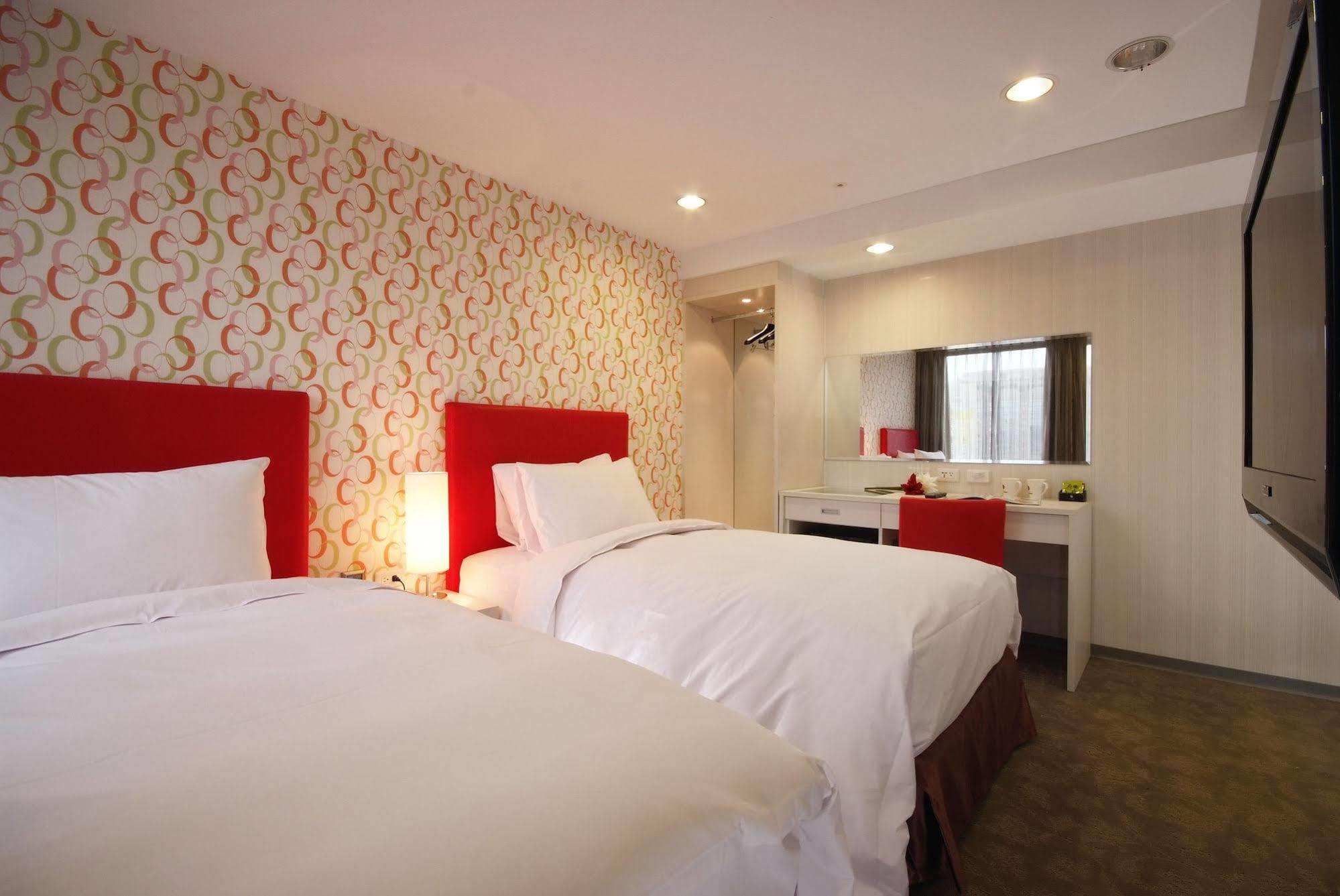 Hotel Leisure 台中輕行旅 Taichung Exterior foto