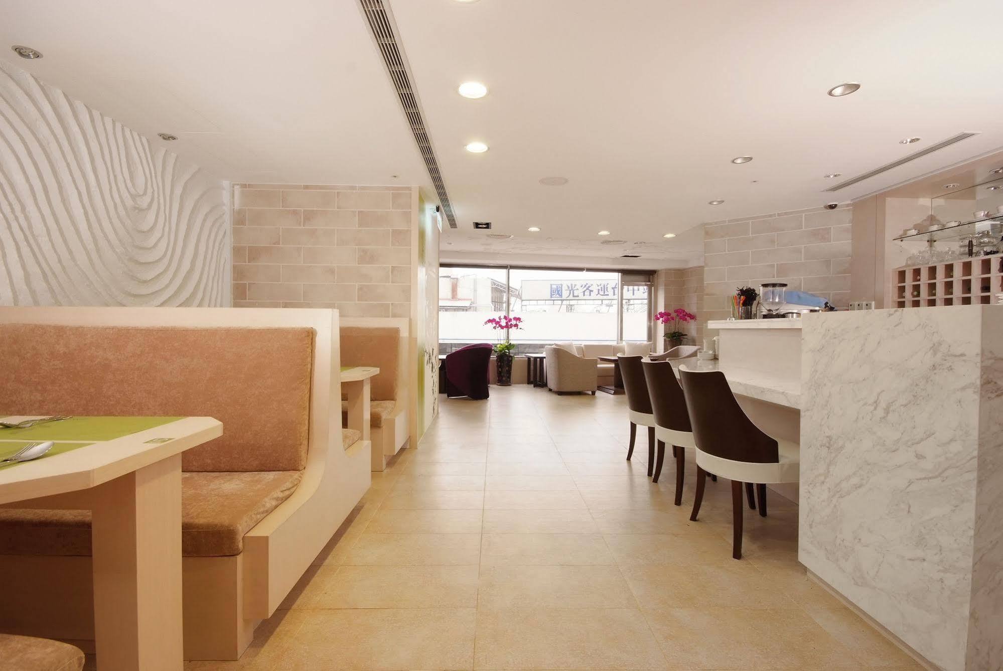 Hotel Leisure 台中輕行旅 Taichung Exterior foto