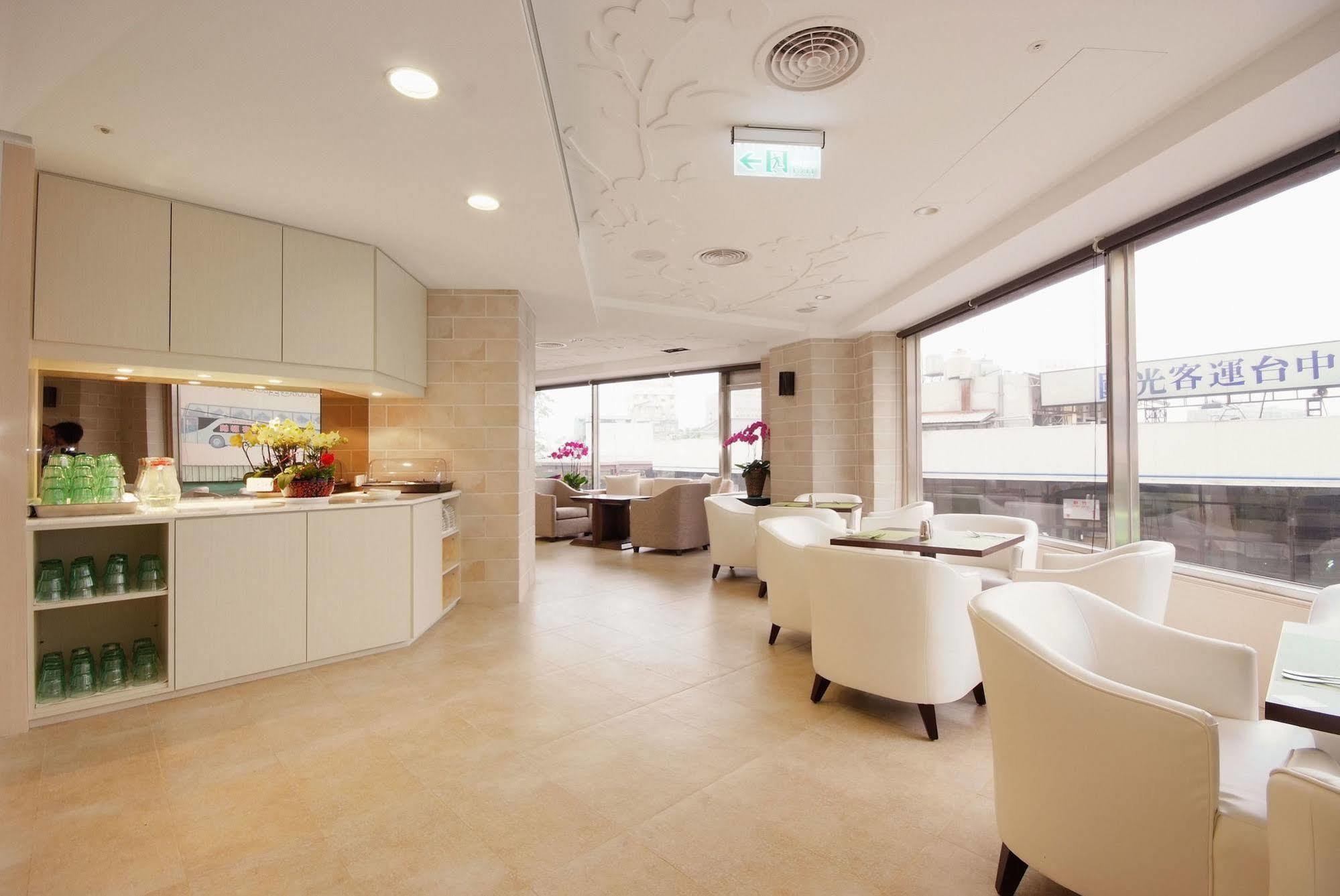 Hotel Leisure 台中輕行旅 Taichung Exterior foto