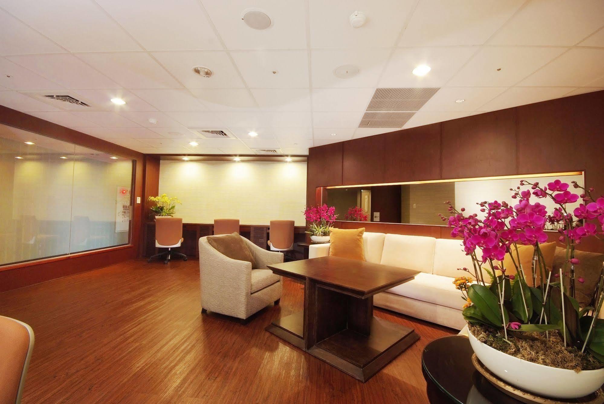 Hotel Leisure 台中輕行旅 Taichung Exterior foto