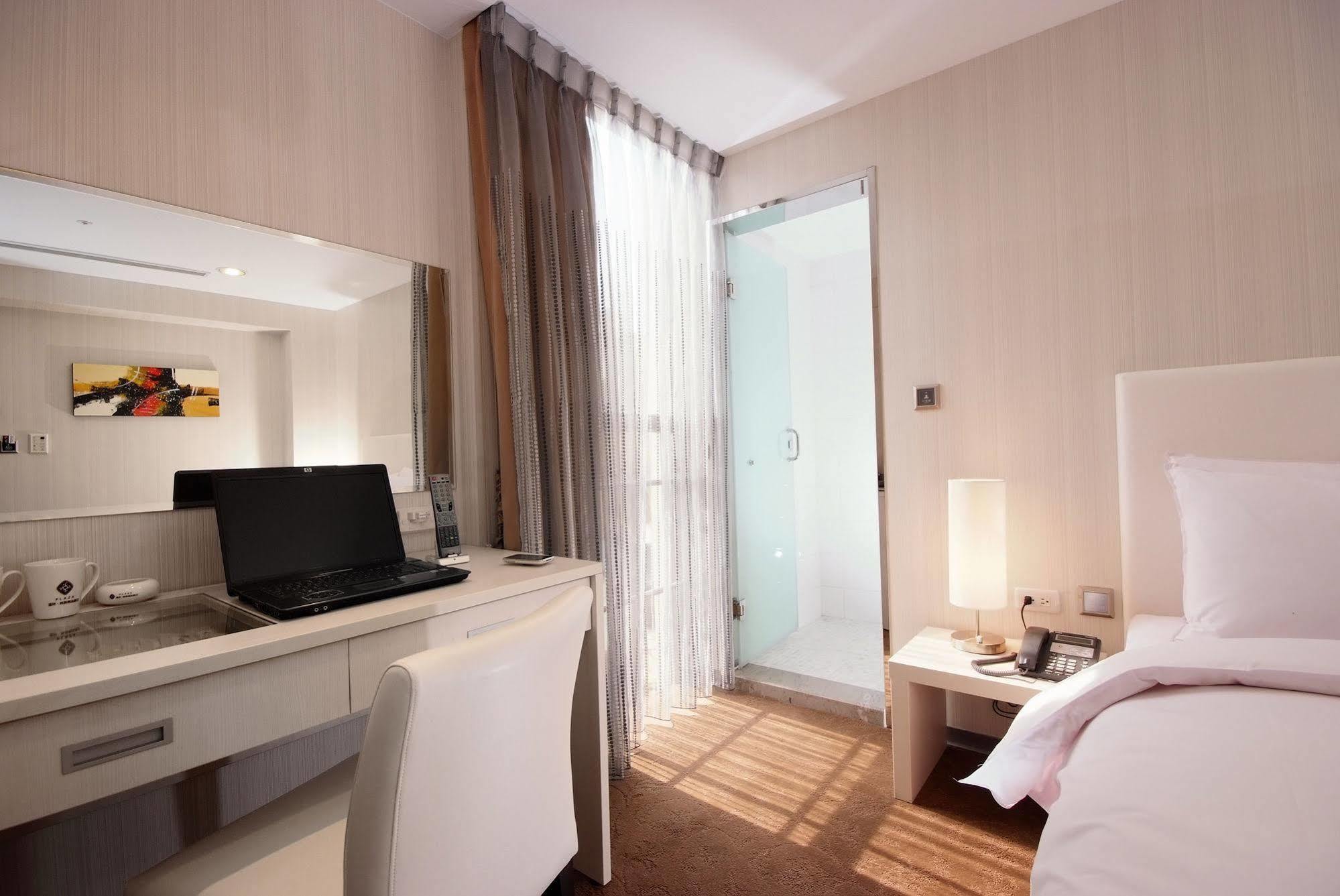 Hotel Leisure 台中輕行旅 Taichung Exterior foto